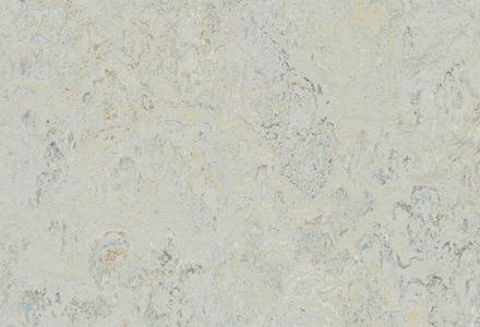 Мармолеум Forbo Marbled 3428 silver seashell 2,5 мм