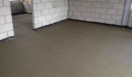 Какую стяжку пола лучше сделать в квартире